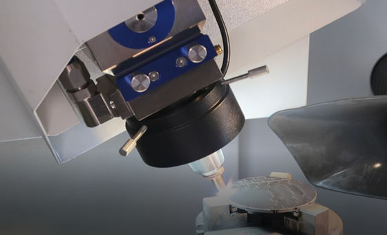 เครื่องตัดเลเซอร์ใย CNC ความแม่นยํา 380V-3 Phase-5 Wires 50Hz แหล่งไฟฟ้า ระบบ CNC ที่พัฒนาเอง